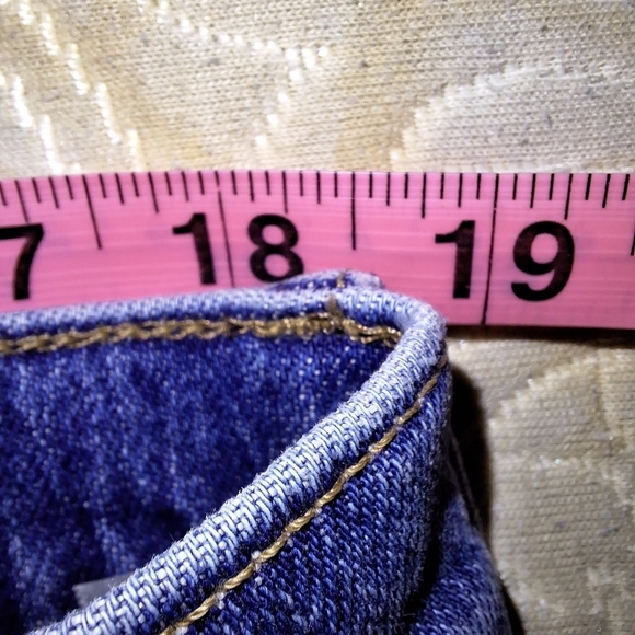 A pair of J.Crew ladies 9" demi-boot cropped jeans in a size 31. NWT - Picture 9 of 10